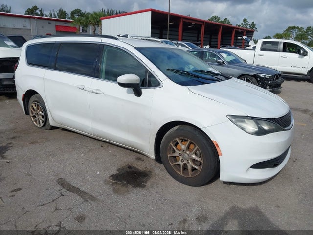 45261166 :رقم المزاد ، 2C4RC1DG5LR163362 vin ، 2020 Chrysler Voyager Lxi مزاد بيع