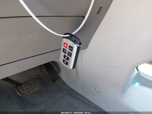 45261171 :رقم المزاد ، 5TDYK3DC7BS070159 vin ، 2011 Toyota Sienna Xle V6 مزاد بيع