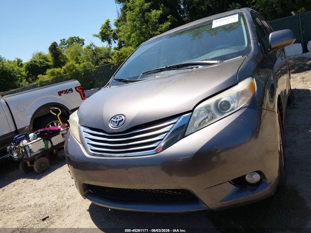 45261171 :رقم المزاد ، 5TDYK3DC7BS070159 vin ، 2011 Toyota Sienna Xle V6 مزاد بيع