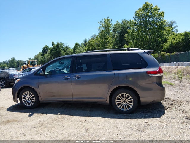 45261171 :رقم المزاد ، 5TDYK3DC7BS070159 vin ، 2011 Toyota Sienna Xle V6 مزاد بيع