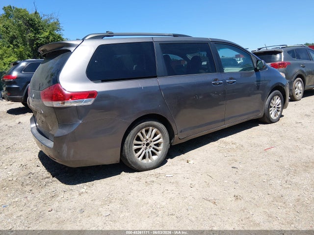 45261171 :رقم المزاد ، 5TDYK3DC7BS070159 vin ، 2011 Toyota Sienna Xle V6 مزاد بيع