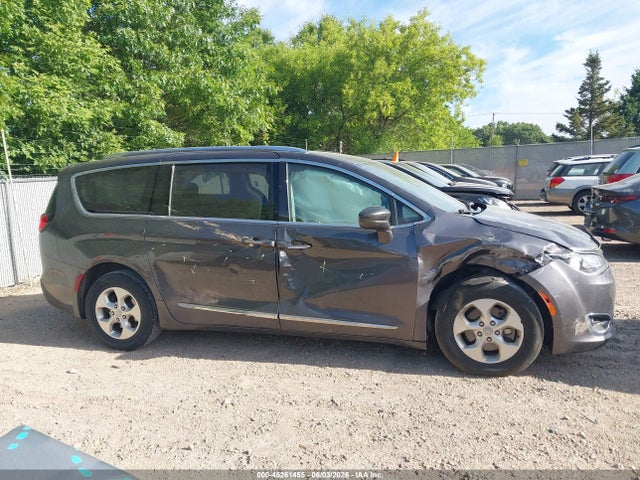 2017 Chrysler Pacifica Touring-l Plus მანქანა იყიდება აუქციონზე, vin: 2C4RC1EG2HR851342, აუქციონის ნომერი: 45261455