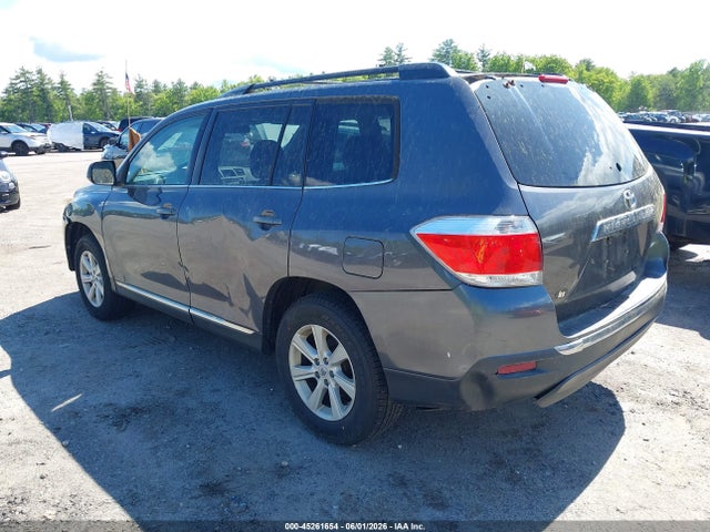 2013 Toyota Highlander Base Plus V6 მანქანა იყიდება აუქციონზე, vin: 5TDBK3EH4DS183618, აუქციონის ნომერი: 45261654