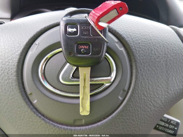 45261756 :رقم المزاد ، JTHBF30G325023332 vin ، 2002 Lexus Es 300 مزاد بيع