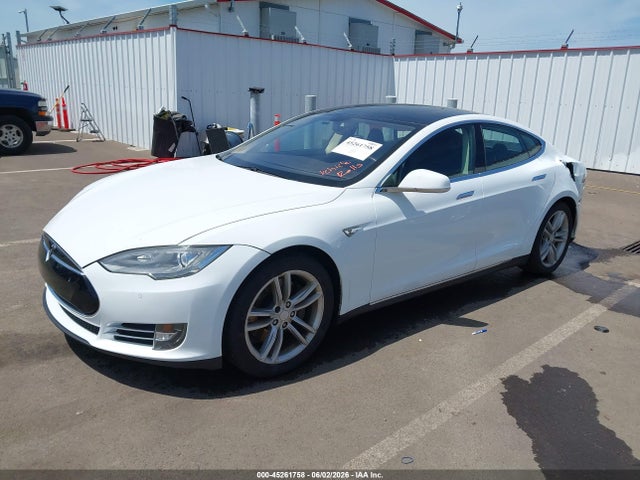 Tesla Model S P85 2014 5YJSA1H14EFP33511 Image 2