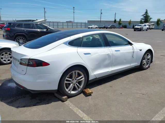 Tesla Model S P85 2014 5YJSA1H14EFP33511 Image 4