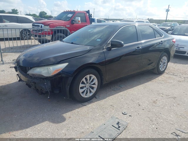 45261909 :رقم المزاد ، 4T4BF1FK1FR481062 vin ، 2015 Toyota Camry Le مزاد بيع