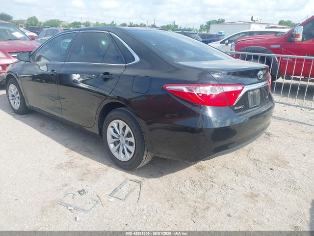 45261909 :رقم المزاد ، 4T4BF1FK1FR481062 vin ، 2015 Toyota Camry Le مزاد بيع