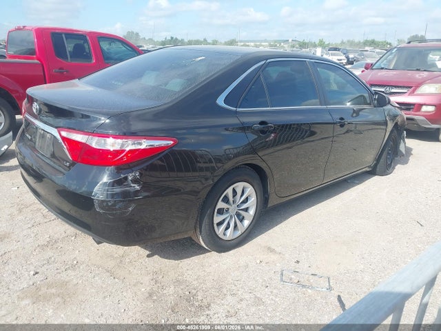 45261909 :رقم المزاد ، 4T4BF1FK1FR481062 vin ، 2015 Toyota Camry Le مزاد بيع