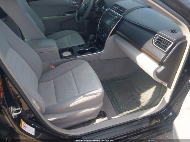 45261909 :رقم المزاد ، 4T4BF1FK1FR481062 vin ، 2015 Toyota Camry Le مزاد بيع