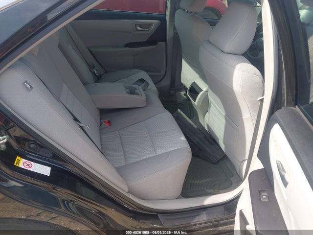 45261909 :رقم المزاد ، 4T4BF1FK1FR481062 vin ، 2015 Toyota Camry Le مزاد بيع