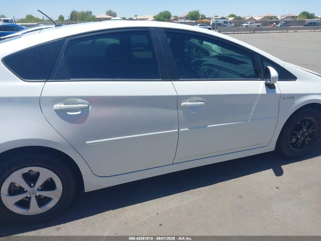 45261918 :رقم المزاد ، JTDKN3DU5F0439647 vin ، 2015 Toyota Prius Two مزاد بيع