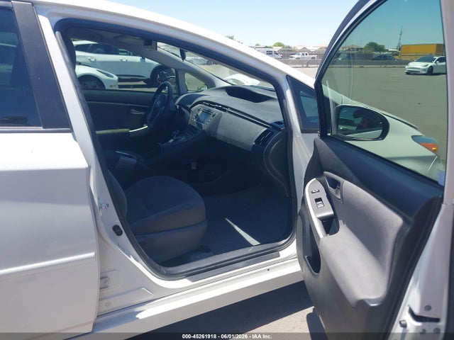 45261918 :رقم المزاد ، JTDKN3DU5F0439647 vin ، 2015 Toyota Prius Two مزاد بيع