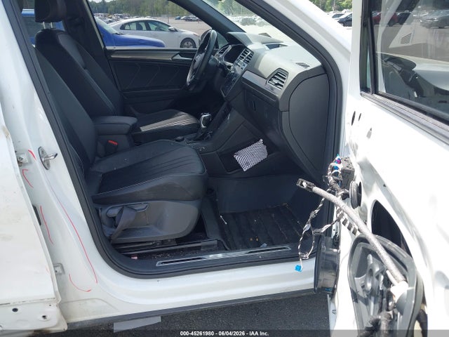 Продажа на аукционе авто 2022 Volkswagen Tiguan 2.0t Se R-line Black, vin: 3VV8B7AX9NM114893, номер лота: 45261980