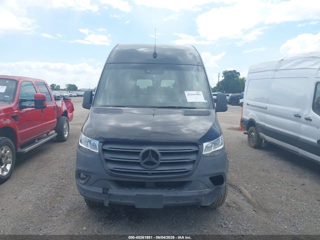 45261981 :رقم المزاد ، W1Z4DFHY0NT095790 vin ، 2022 Mercedes-benz Sprinter 2500 Standard Roof I4 Diesel مزاد بيع