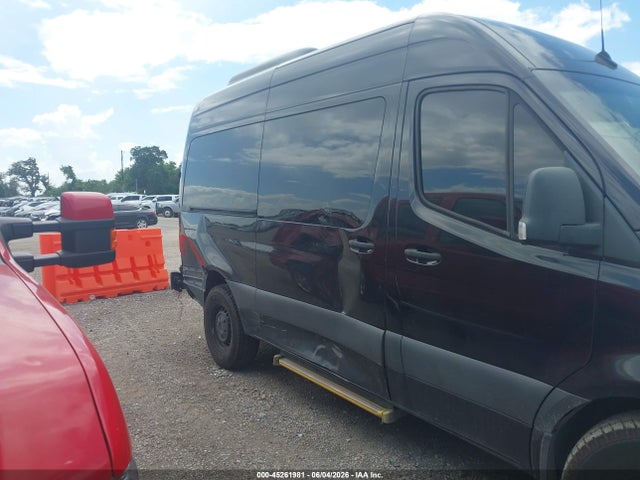 45261981 :رقم المزاد ، W1Z4DFHY0NT095790 vin ، 2022 Mercedes-benz Sprinter 2500 Standard Roof I4 Diesel مزاد بيع