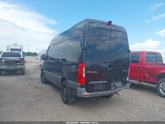 45261981 :رقم المزاد ، W1Z4DFHY0NT095790 vin ، 2022 Mercedes-benz Sprinter 2500 Standard Roof I4 Diesel مزاد بيع