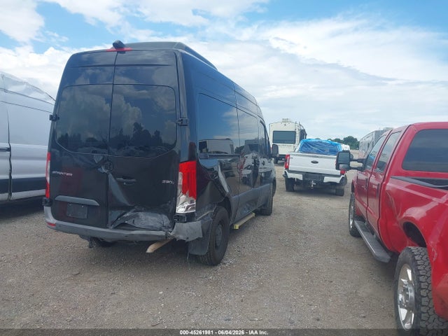 45261981 :رقم المزاد ، W1Z4DFHY0NT095790 vin ، 2022 Mercedes-benz Sprinter 2500 Standard Roof I4 Diesel مزاد بيع