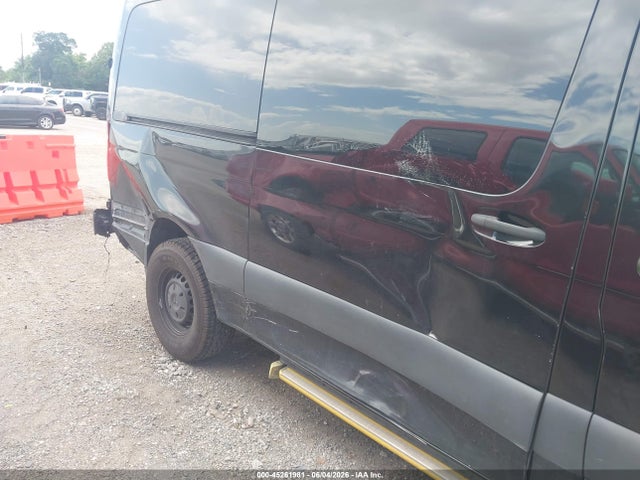 45261981 :رقم المزاد ، W1Z4DFHY0NT095790 vin ، 2022 Mercedes-benz Sprinter 2500 Standard Roof I4 Diesel مزاد بيع