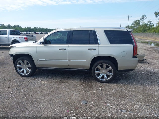 45262042 :رقم المزاد ، 1GYS3CKJ4HR344570 vin ، 2017 Cadillac Escalade Premium Luxury مزاد بيع