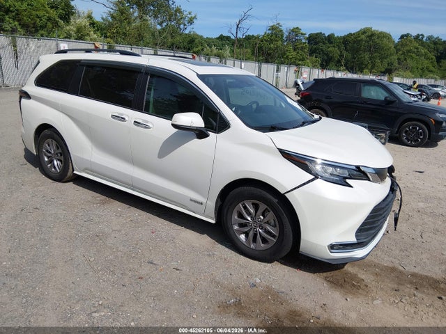 45262105 :رقم المزاد ، 5TDYRKEC1MS028271 vin ، 2021 Toyota Sienna Xle مزاد بيع