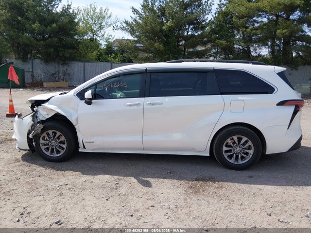 Продаж на аукціоні авто 2021 Toyota Sienna Xle, vin: 5TDYRKEC1MS028271, номер лоту: 45262105