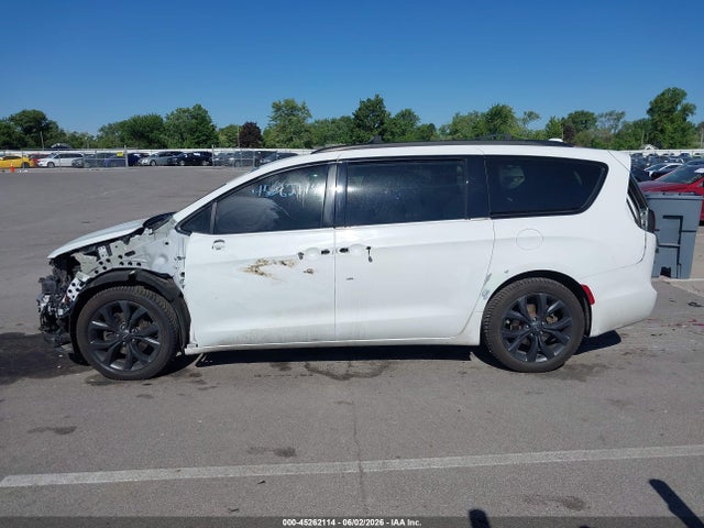 45262114 :رقم المزاد ، 2C4RC1FG5JR229161 vin ، 2018 Chrysler Pacifica Touring Plus مزاد بيع