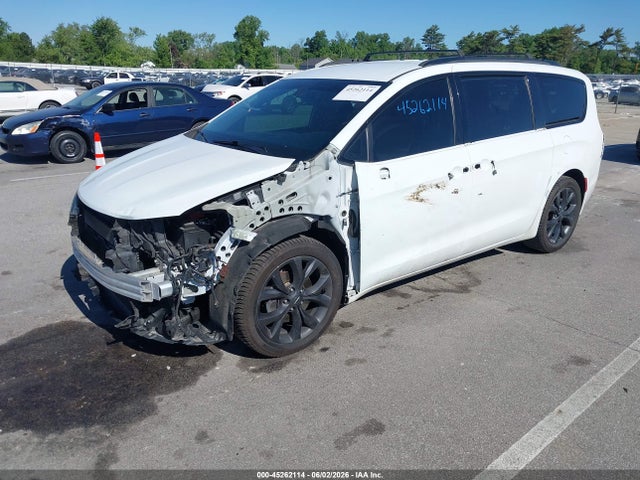 45262114 :رقم المزاد ، 2C4RC1FG5JR229161 vin ، 2018 Chrysler Pacifica Touring Plus مزاد بيع