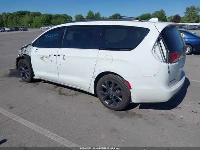 45262114 :رقم المزاد ، 2C4RC1FG5JR229161 vin ، 2018 Chrysler Pacifica Touring Plus مزاد بيع