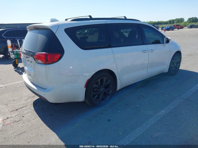 45262114 :رقم المزاد ، 2C4RC1FG5JR229161 vin ، 2018 Chrysler Pacifica Touring Plus مزاد بيع
