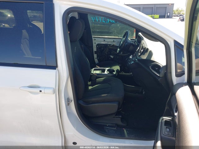 45262114 :رقم المزاد ، 2C4RC1FG5JR229161 vin ، 2018 Chrysler Pacifica Touring Plus مزاد بيع