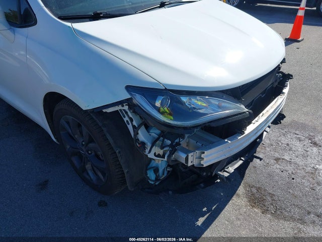 45262114 :رقم المزاد ، 2C4RC1FG5JR229161 vin ، 2018 Chrysler Pacifica Touring Plus مزاد بيع