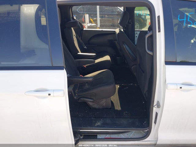 45262114 :رقم المزاد ، 2C4RC1FG5JR229161 vin ، 2018 Chrysler Pacifica Touring Plus مزاد بيع