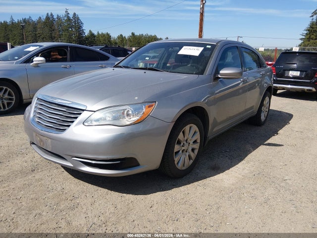 2014 Chrysler 200 Lx მანქანა იყიდება აუქციონზე, vin: 1C3CCBAB2EN205785, აუქციონის ნომერი: 45262136