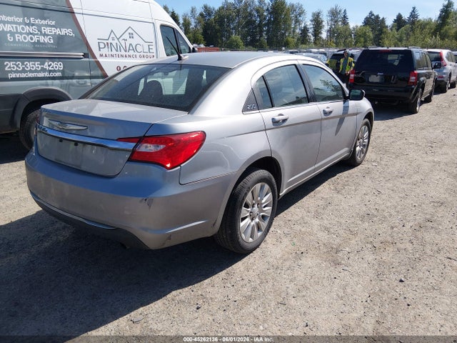 2014 Chrysler 200 Lx მანქანა იყიდება აუქციონზე, vin: 1C3CCBAB2EN205785, აუქციონის ნომერი: 45262136