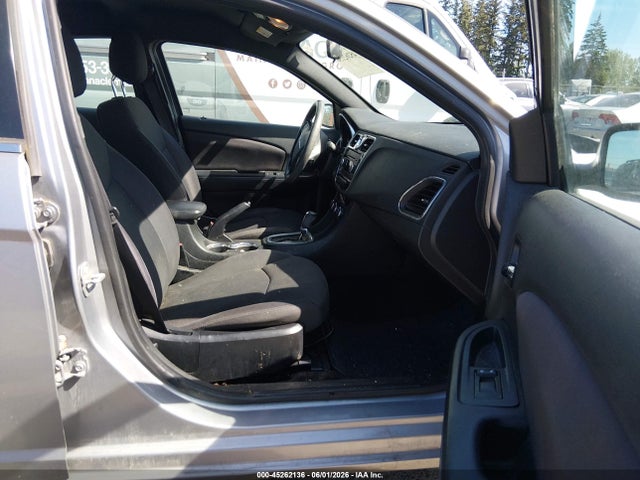 2014 Chrysler 200 Lx მანქანა იყიდება აუქციონზე, vin: 1C3CCBAB2EN205785, აუქციონის ნომერი: 45262136