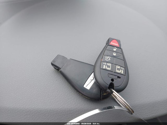 45262260 :رقم المزاد ، 2A4RR5D19AR503590 vin ، 2010 Chrysler Town & Country Touring مزاد بيع