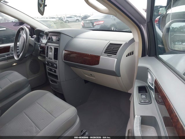 45262260 :رقم المزاد ، 2A4RR5D19AR503590 vin ، 2010 Chrysler Town & Country Touring مزاد بيع