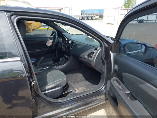 45262282 :رقم المزاد ، 1C3BC4FB9BN522300 vin ، 2011 Chrysler 200 Lx مزاد بيع