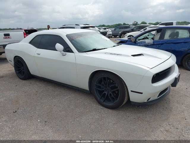 45262298 :رقم المزاد ، 2C3CDZAG6FH737360 vin ، 2015 Dodge Challenger Sxt مزاد بيع