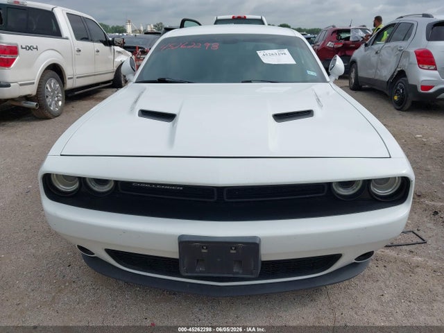 45262298 :رقم المزاد ، 2C3CDZAG6FH737360 vin ، 2015 Dodge Challenger Sxt مزاد بيع