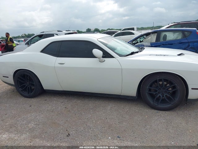 45262298 :رقم المزاد ، 2C3CDZAG6FH737360 vin ، 2015 Dodge Challenger Sxt مزاد بيع