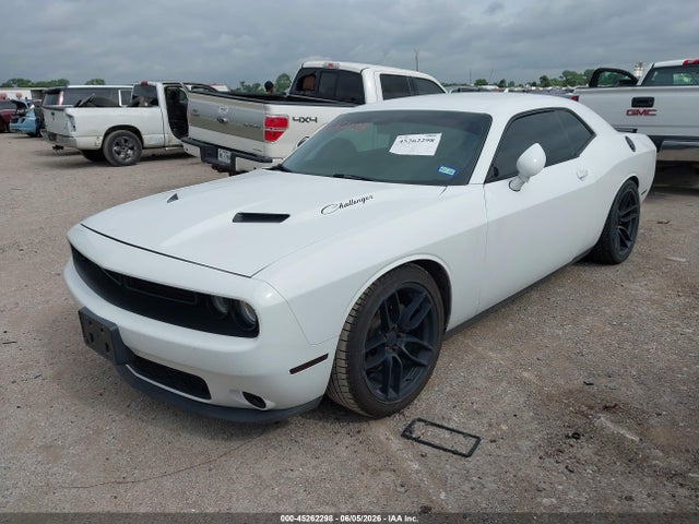 45262298 :رقم المزاد ، 2C3CDZAG6FH737360 vin ، 2015 Dodge Challenger Sxt مزاد بيع