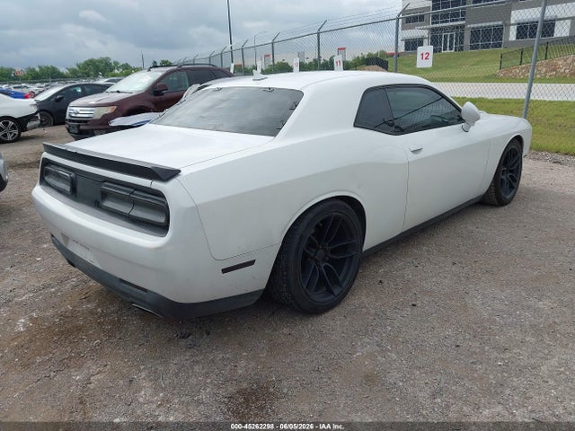 45262298 :رقم المزاد ، 2C3CDZAG6FH737360 vin ، 2015 Dodge Challenger Sxt مزاد بيع