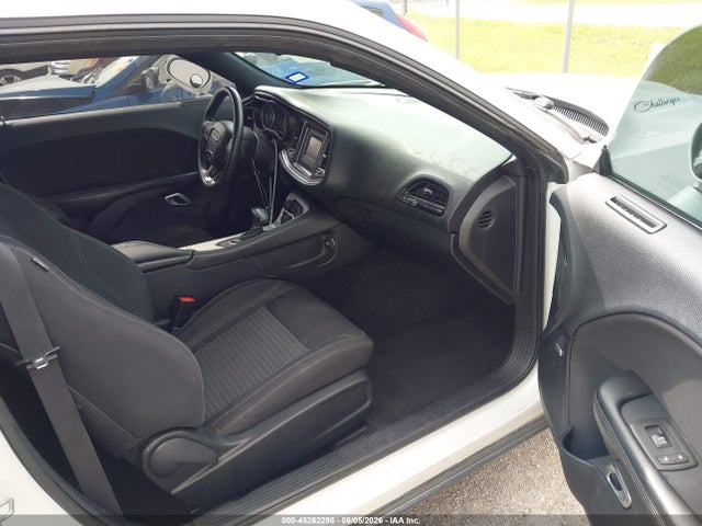 45262298 :رقم المزاد ، 2C3CDZAG6FH737360 vin ، 2015 Dodge Challenger Sxt مزاد بيع