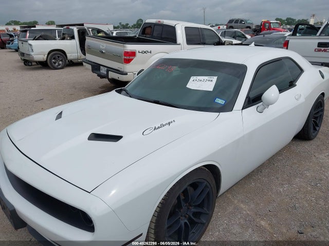 45262298 :رقم المزاد ، 2C3CDZAG6FH737360 vin ، 2015 Dodge Challenger Sxt مزاد بيع