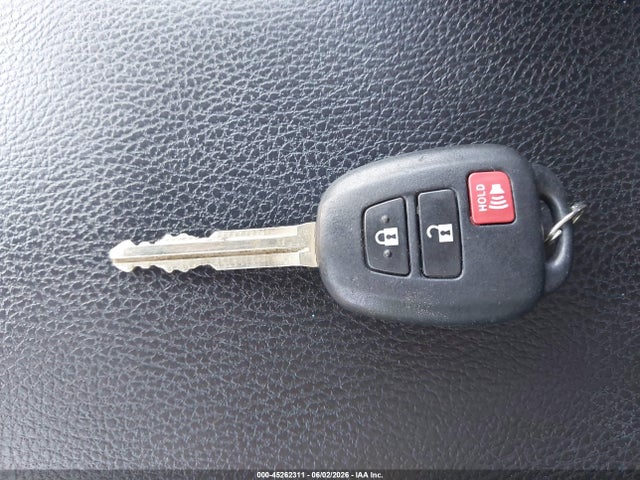 2T3ZFREV3JW521743 Toyota RAV4 LE
