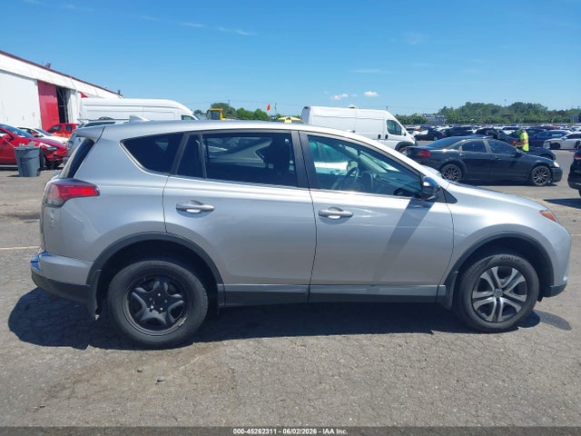 2T3ZFREV3JW521743 Toyota RAV4 LE