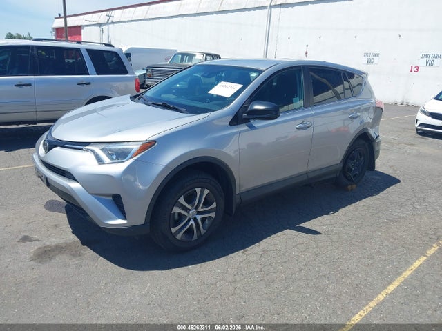 2T3ZFREV3JW521743 Toyota RAV4 LE