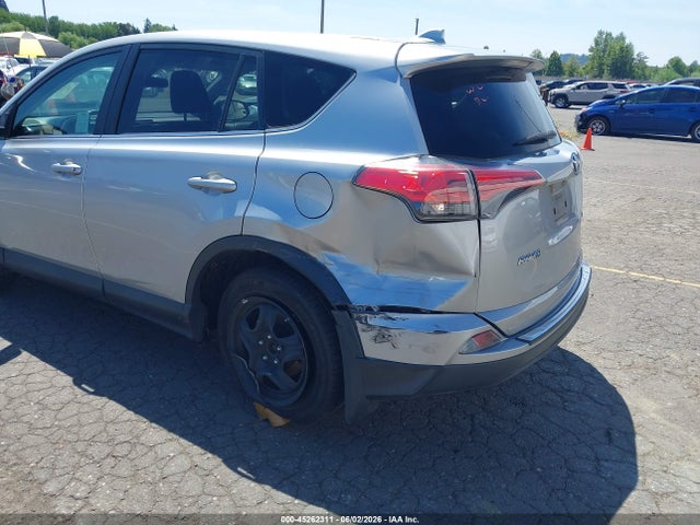 2T3ZFREV3JW521743 Toyota RAV4 LE